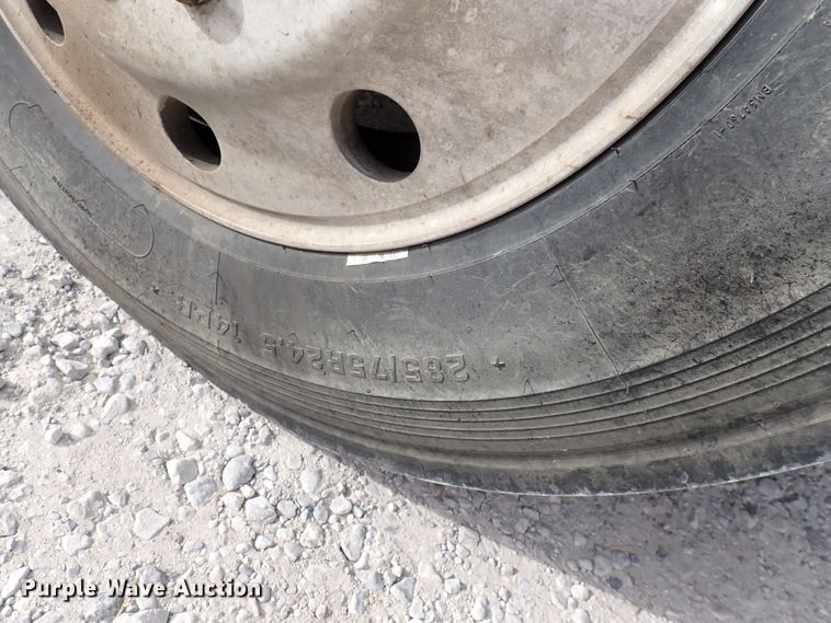 image for item DC4157 1990 Freightliner  flatbed truck