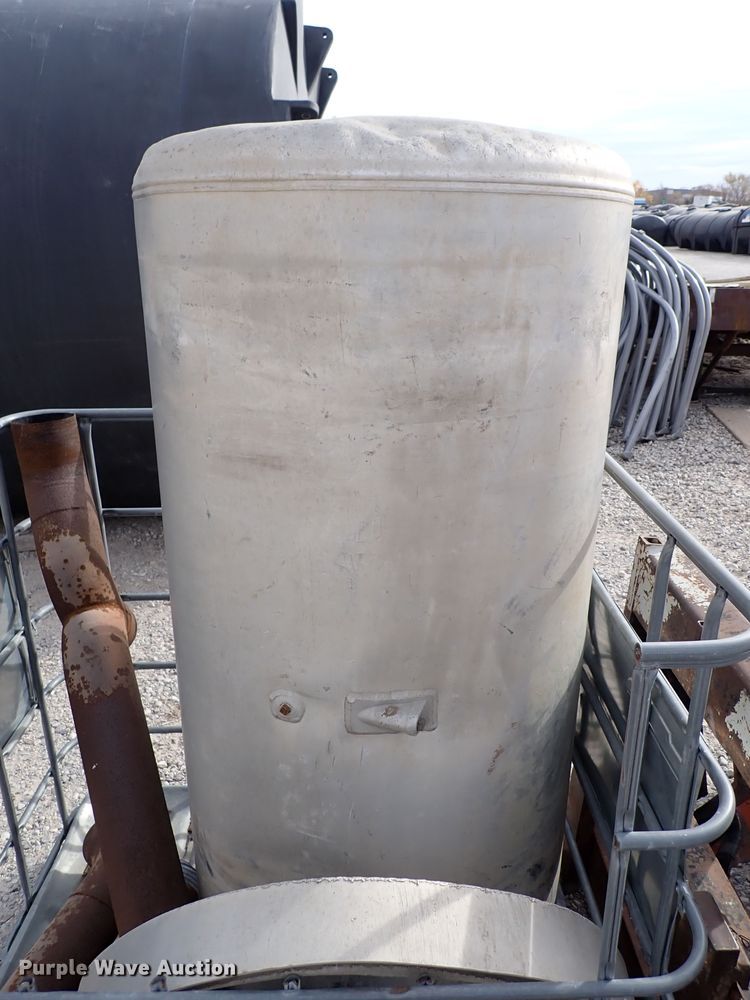 image for item DC4157 1990 Freightliner  flatbed truck