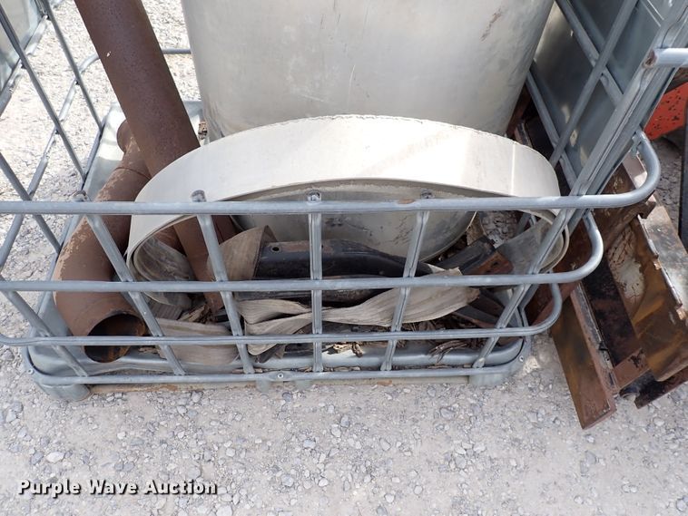 image for item DC4157 1990 Freightliner  flatbed truck