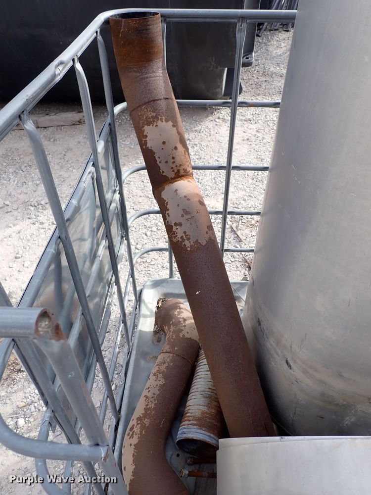 image for item DC4157 1990 Freightliner  flatbed truck