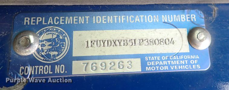 image for item DC4157 1990 Freightliner  flatbed truck