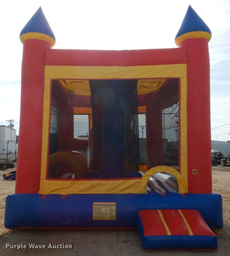 image for item DH7319 Bounce house