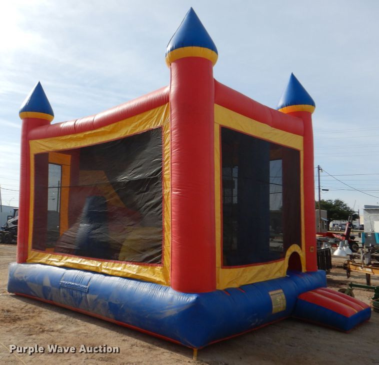 image for item DH7319 Bounce house