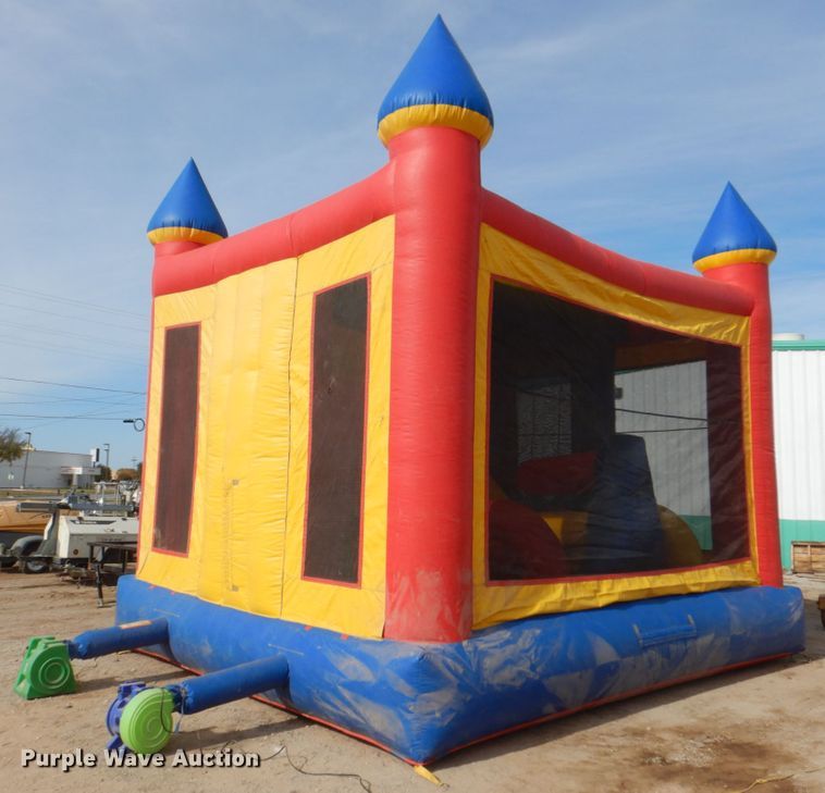 image for item DH7319 Bounce house