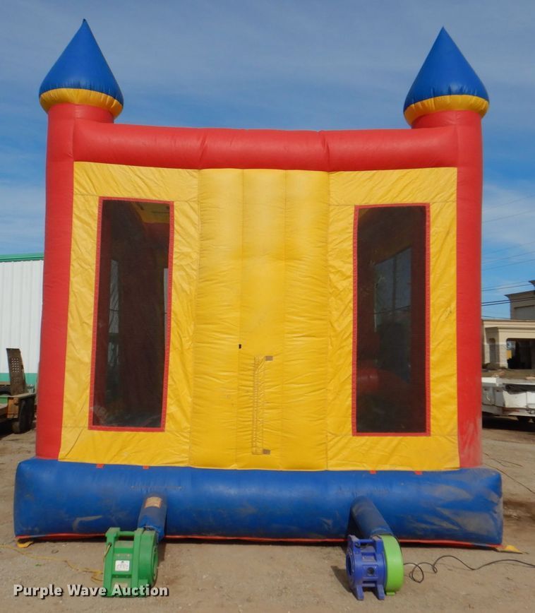 image for item DH7319 Bounce house