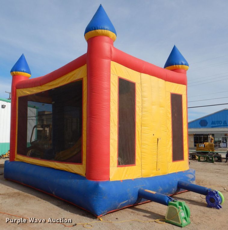 image for item DH7319 Bounce house