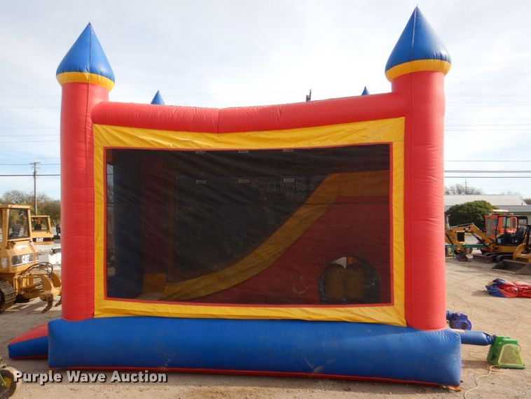 image for item DH7319 Bounce house