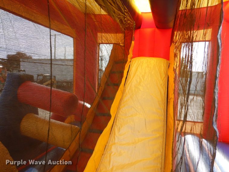 image for item DH7319 Bounce house