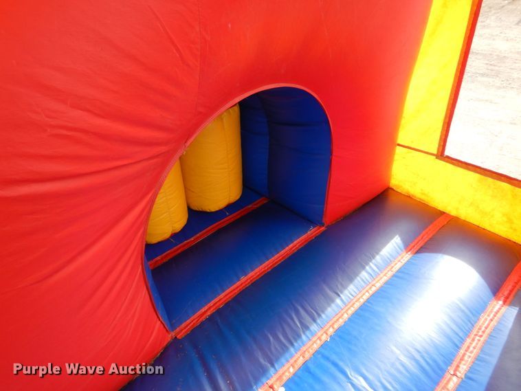 image for item DH7319 Bounce house