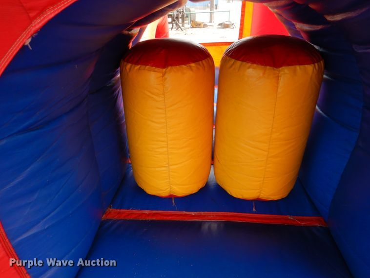 image for item DH7319 Bounce house