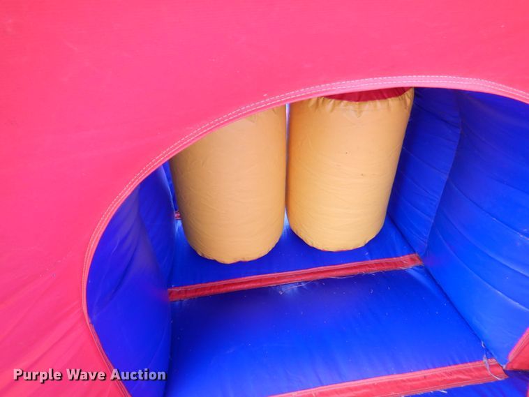 image for item DH7319 Bounce house