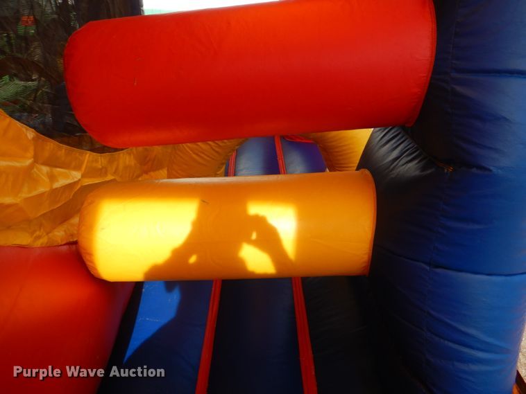 image for item DH7319 Bounce house