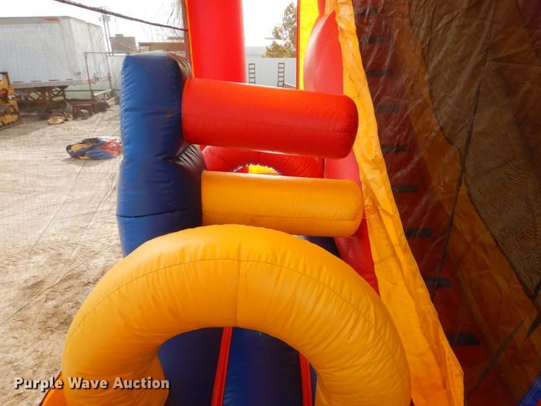 image for item DH7319 Bounce house