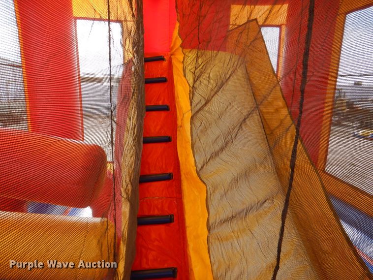 image for item DH7319 Bounce house