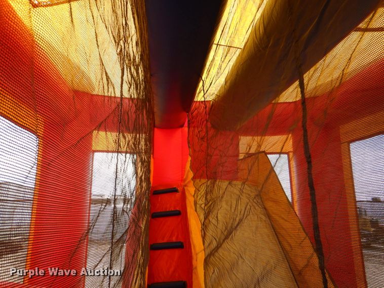 image for item DH7319 Bounce house