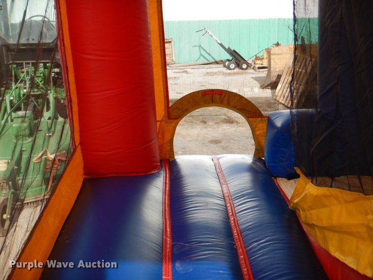 image for item DH7319 Bounce house