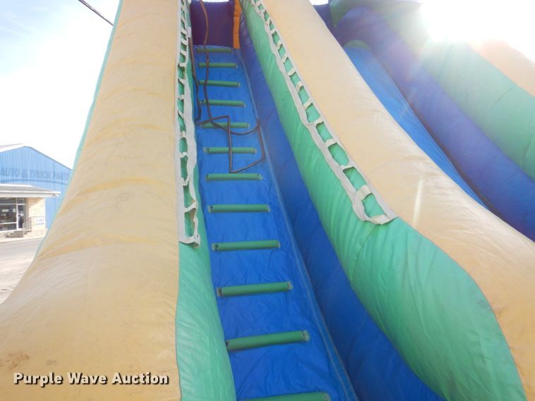 image for item DH7322 Slide bounce house