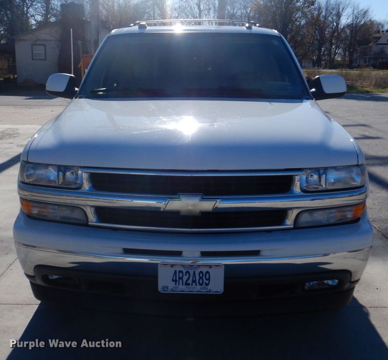 image for item DH8065 2005 Chevrolet Suburban 1500 LT  SUV