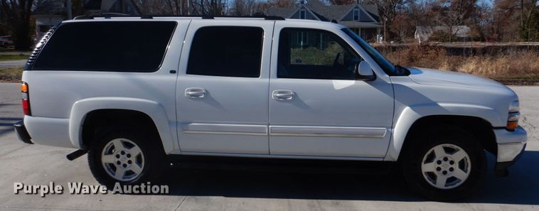 image for item DH8065 2005 Chevrolet Suburban 1500 LT  SUV