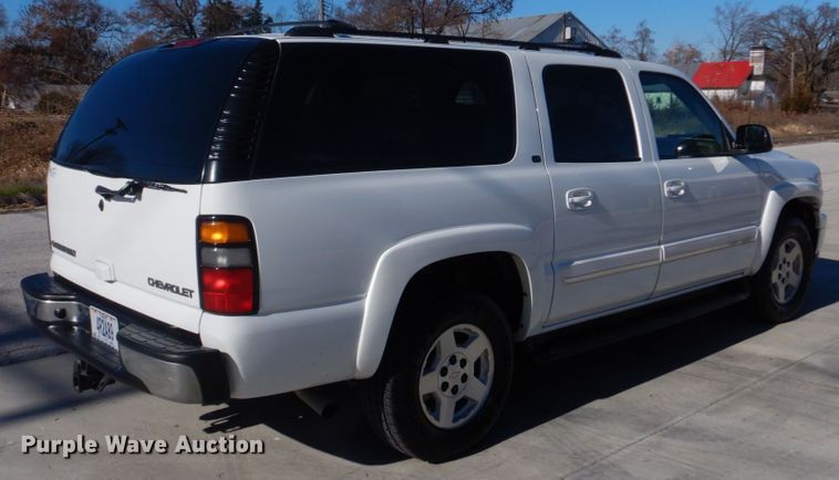 image for item DH8065 2005 Chevrolet Suburban 1500 LT  SUV