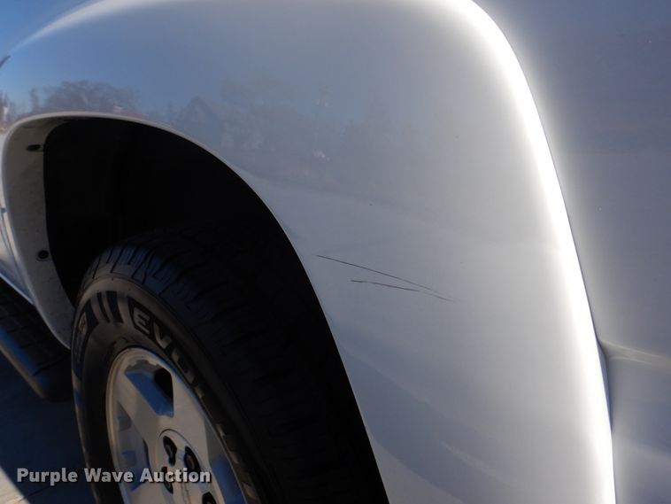 image for item DH8065 2005 Chevrolet Suburban 1500 LT  SUV