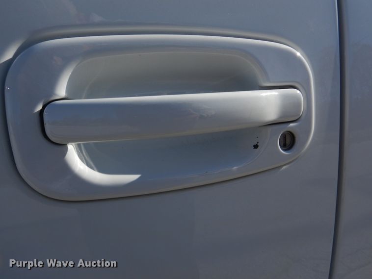 image for item DH8065 2005 Chevrolet Suburban 1500 LT  SUV