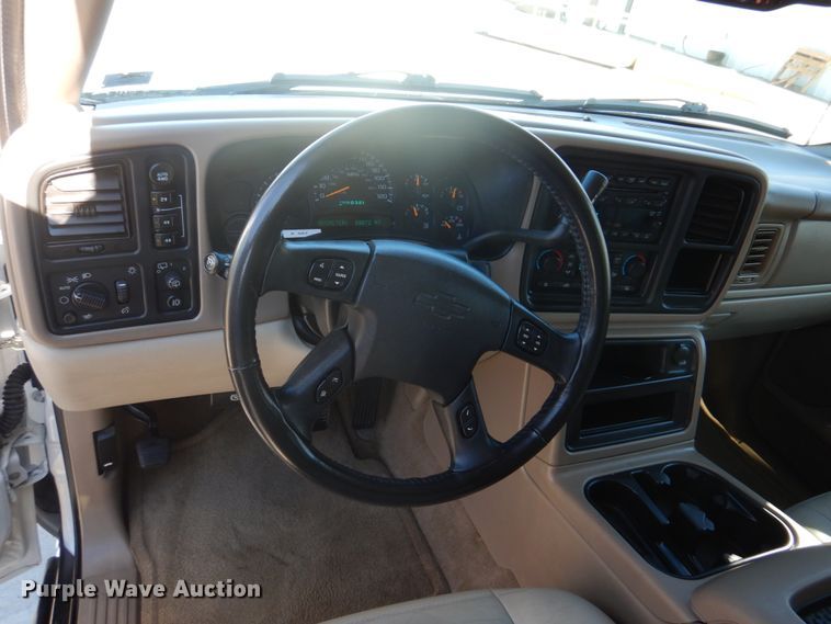 image for item DH8065 2005 Chevrolet Suburban 1500 LT  SUV