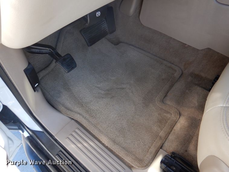 image for item DH8065 2005 Chevrolet Suburban 1500 LT  SUV