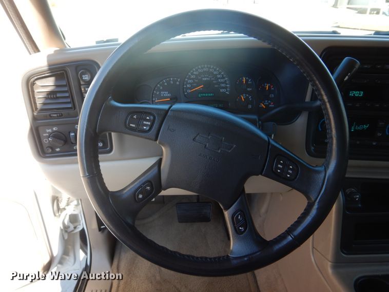 image for item DH8065 2005 Chevrolet Suburban 1500 LT  SUV