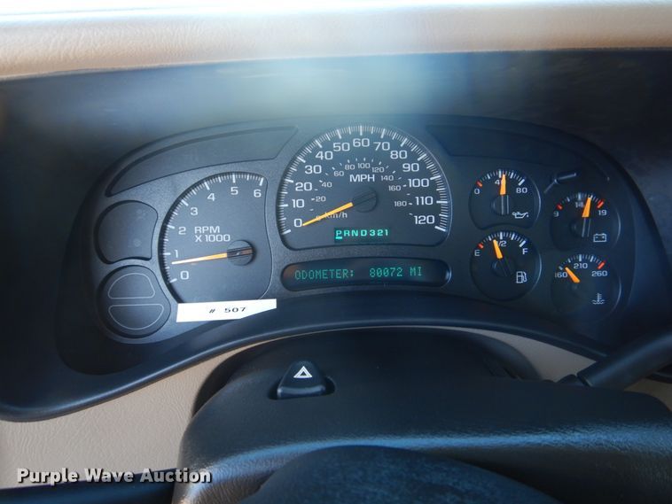 image for item DH8065 2005 Chevrolet Suburban 1500 LT  SUV