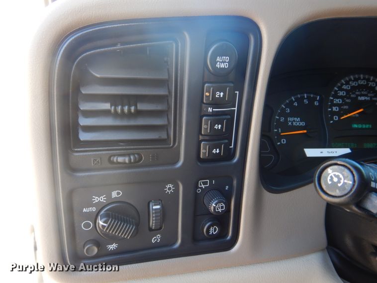 image for item DH8065 2005 Chevrolet Suburban 1500 LT  SUV