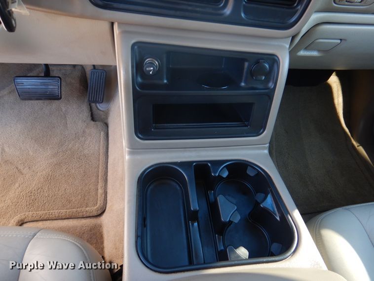 image for item DH8065 2005 Chevrolet Suburban 1500 LT  SUV