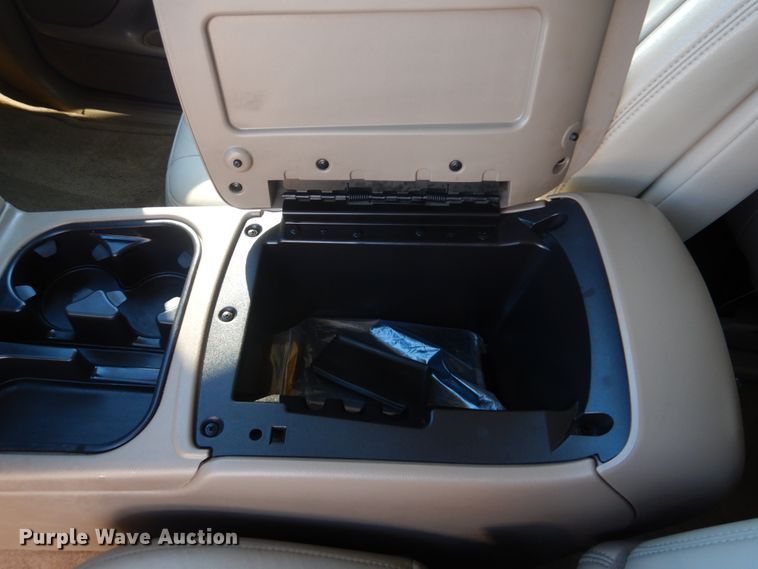 image for item DH8065 2005 Chevrolet Suburban 1500 LT  SUV