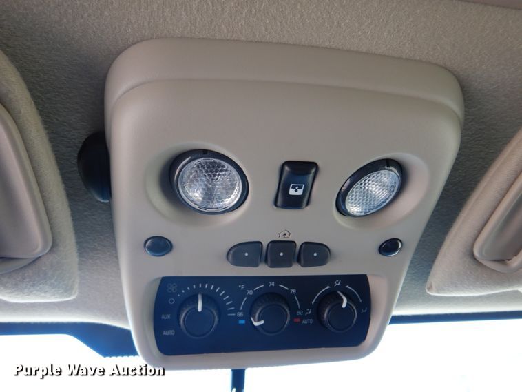 image for item DH8065 2005 Chevrolet Suburban 1500 LT  SUV