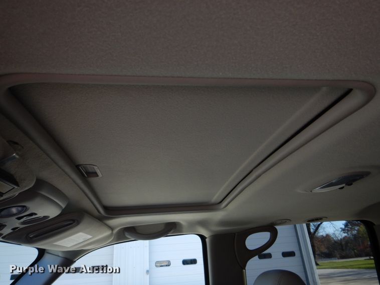 image for item DH8065 2005 Chevrolet Suburban 1500 LT  SUV