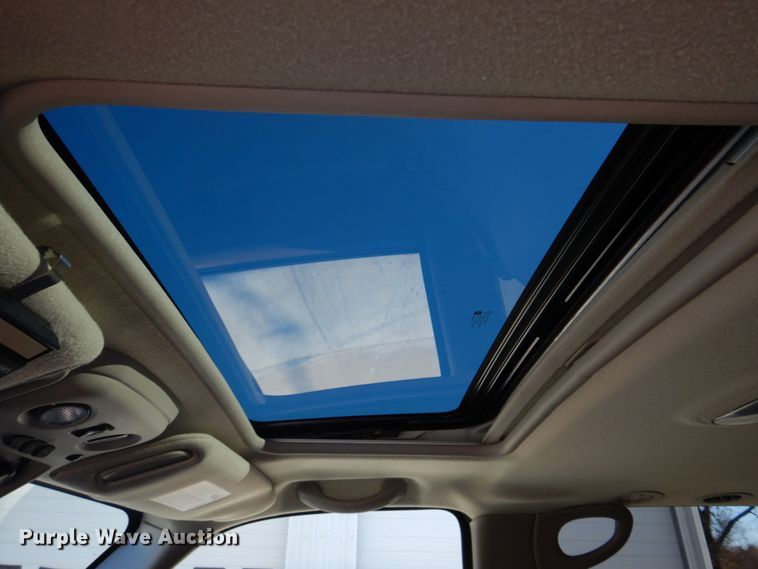 image for item DH8065 2005 Chevrolet Suburban 1500 LT  SUV