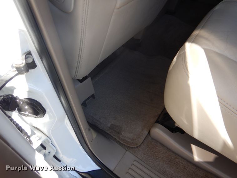 image for item DH8065 2005 Chevrolet Suburban 1500 LT  SUV