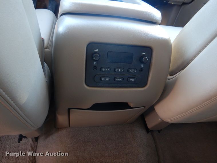 image for item DH8065 2005 Chevrolet Suburban 1500 LT  SUV