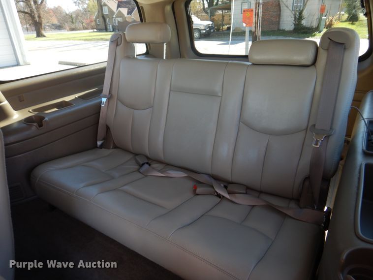 image for item DH8065 2005 Chevrolet Suburban 1500 LT  SUV