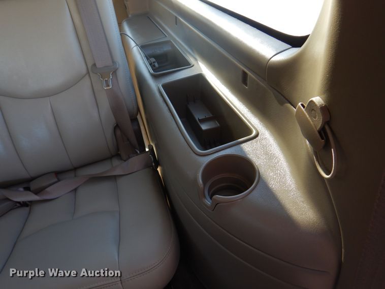 image for item DH8065 2005 Chevrolet Suburban 1500 LT  SUV