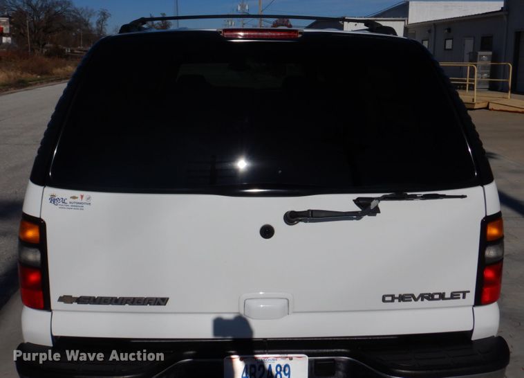 image for item DH8065 2005 Chevrolet Suburban 1500 LT  SUV
