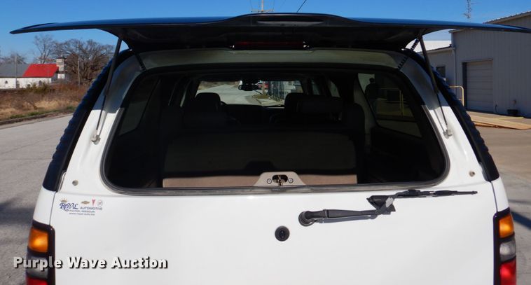 image for item DH8065 2005 Chevrolet Suburban 1500 LT  SUV