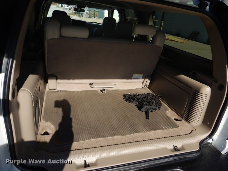 image for item DH8065 2005 Chevrolet Suburban 1500 LT  SUV