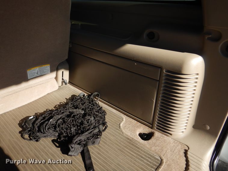 image for item DH8065 2005 Chevrolet Suburban 1500 LT  SUV