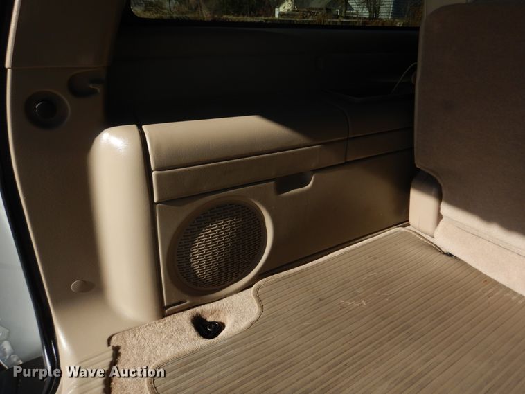 image for item DH8065 2005 Chevrolet Suburban 1500 LT  SUV