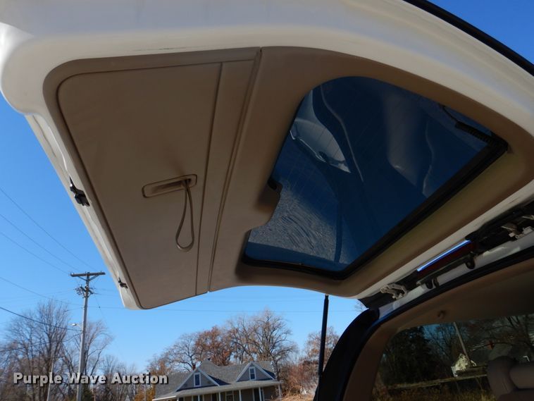 image for item DH8065 2005 Chevrolet Suburban 1500 LT  SUV