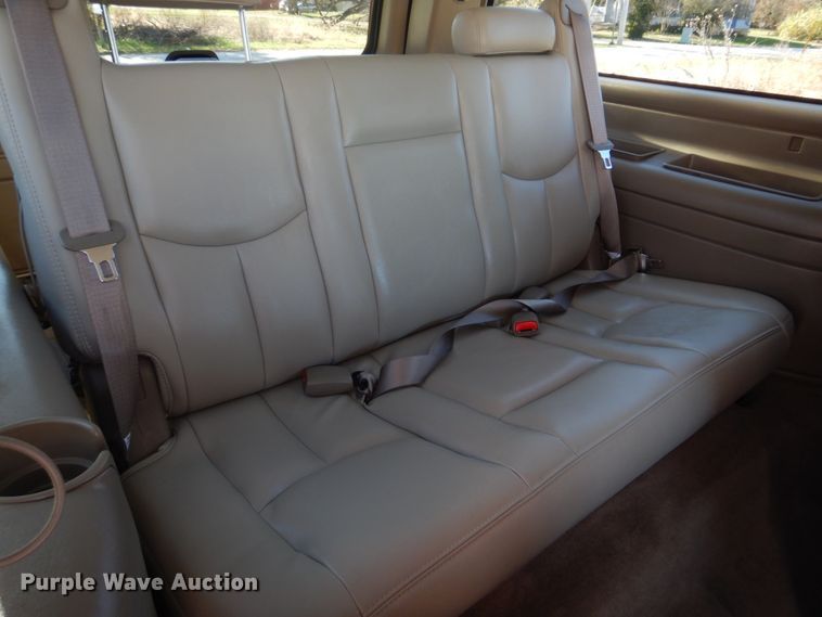 image for item DH8065 2005 Chevrolet Suburban 1500 LT  SUV