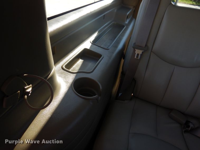 image for item DH8065 2005 Chevrolet Suburban 1500 LT  SUV