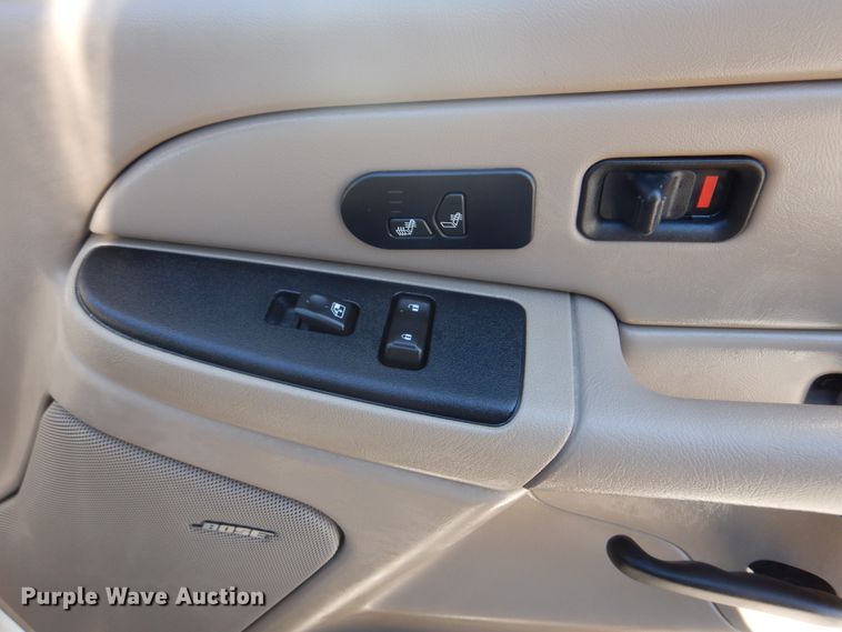 image for item DH8065 2005 Chevrolet Suburban 1500 LT  SUV