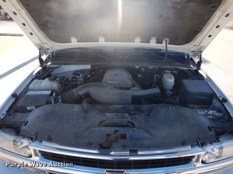 image for item DH8065 2005 Chevrolet Suburban 1500 LT  SUV